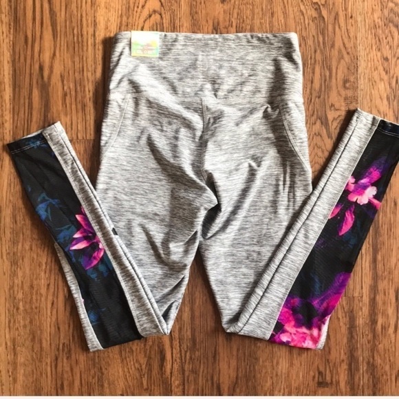 VS PINK Ultimate Leggings - Floral Front - Picture 4 of 8